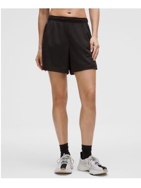 NWT Lululemon Double-Layered Mesh Mid-Rise Short 5" Sz S